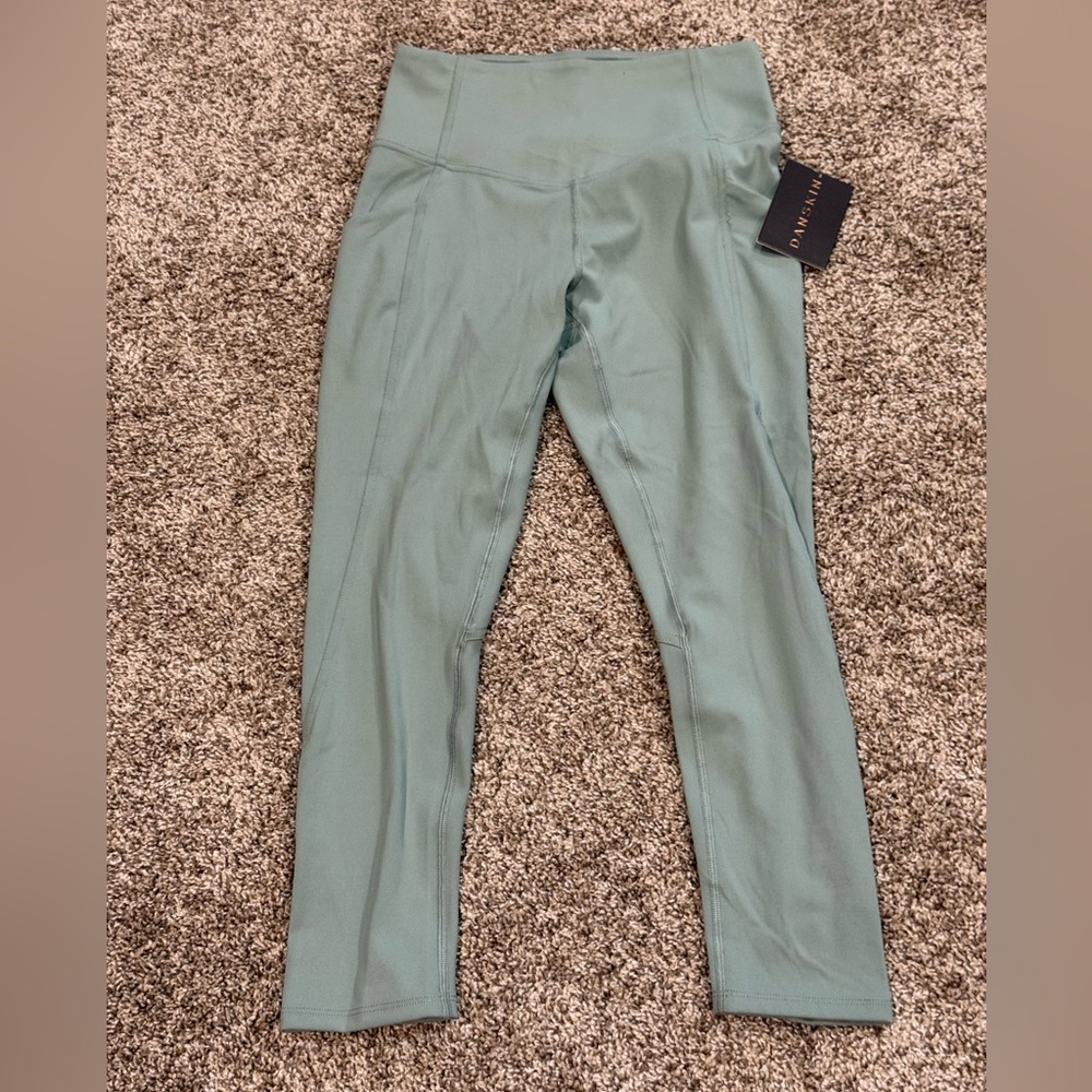Danskin NWT Soft Agave Green Leggings‎ S